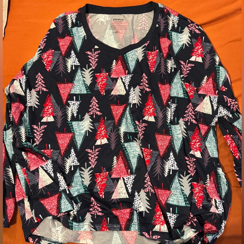 💕PJ Shirt 💸💸ALL $3 ITEMS MUST BE BUNDLED!💸💸